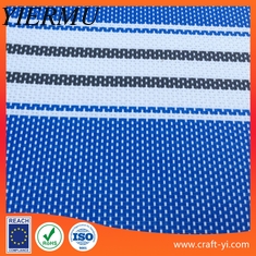 China azul con la tela de malla blanca del textilene de la raya 2X1 del color para la protección solar al aire libre de la silla proveedor